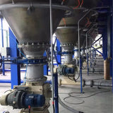 Powder conveying device